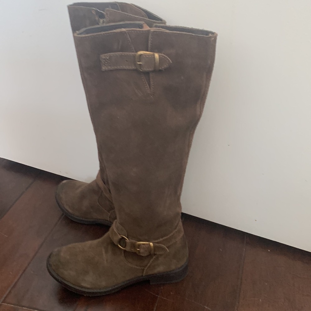 Suede boots